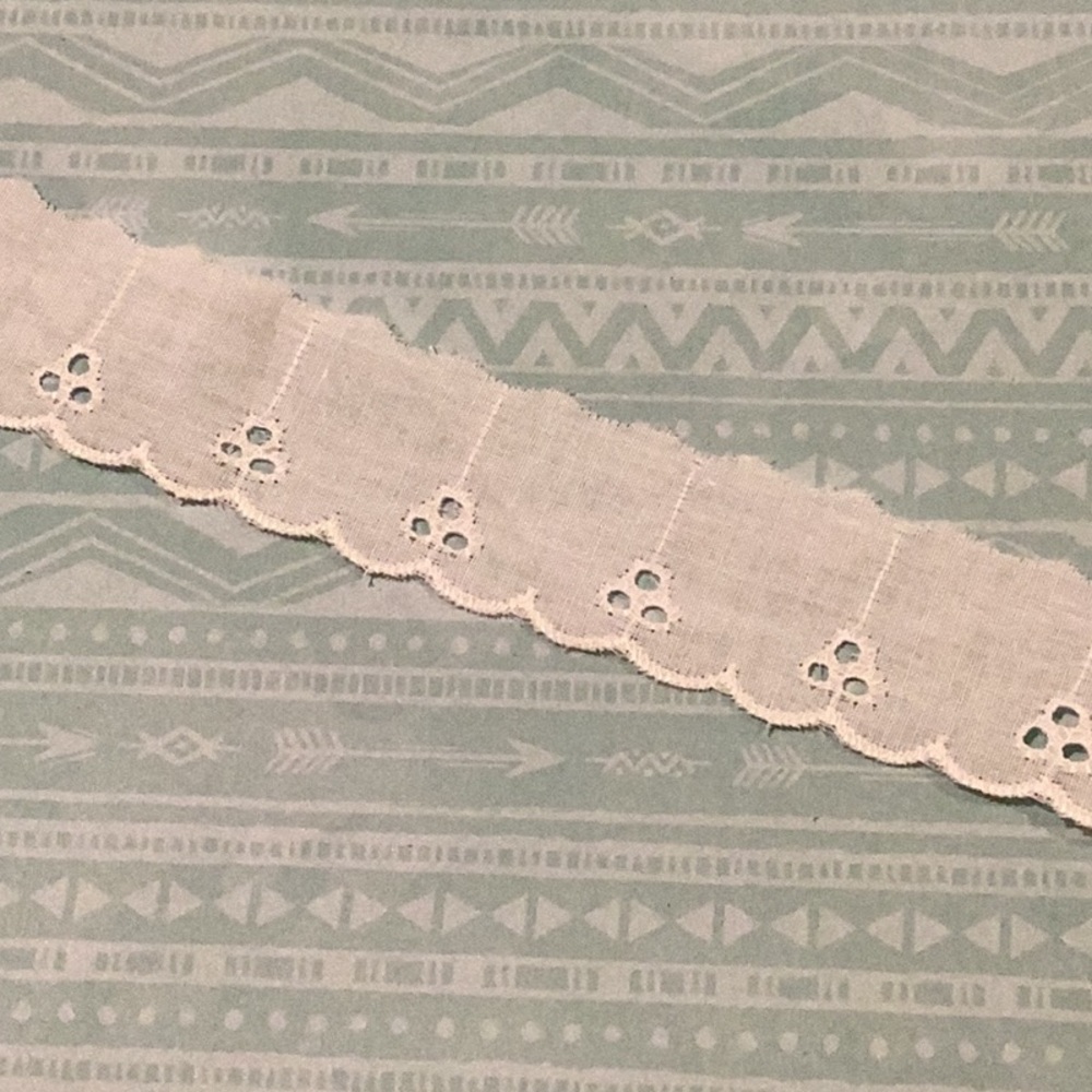 Scalloped edge eyelet trim